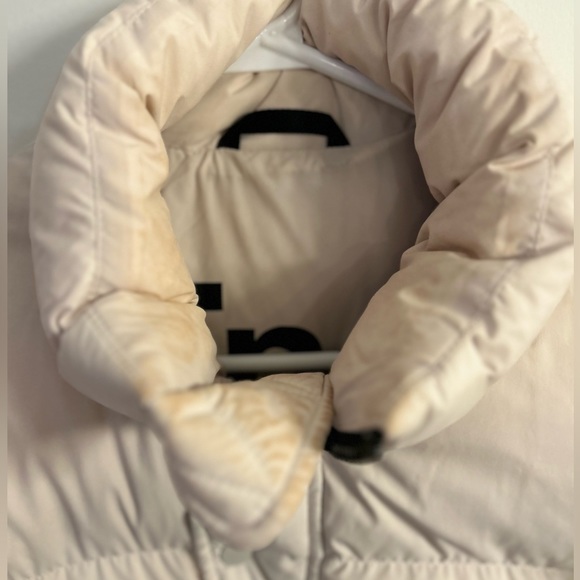 Aritzia Super Puff - Picture 4 of 8